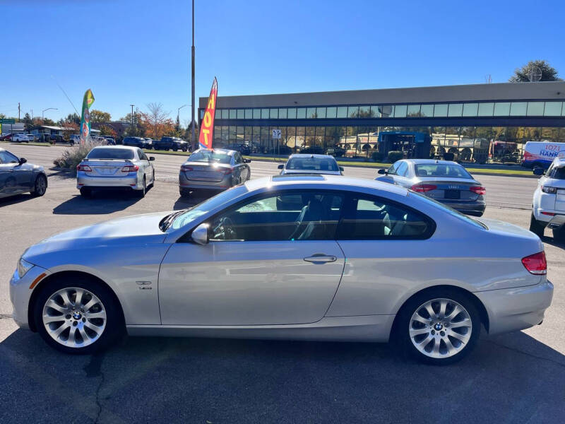 2010 BMW 3 Series 328i photo 3