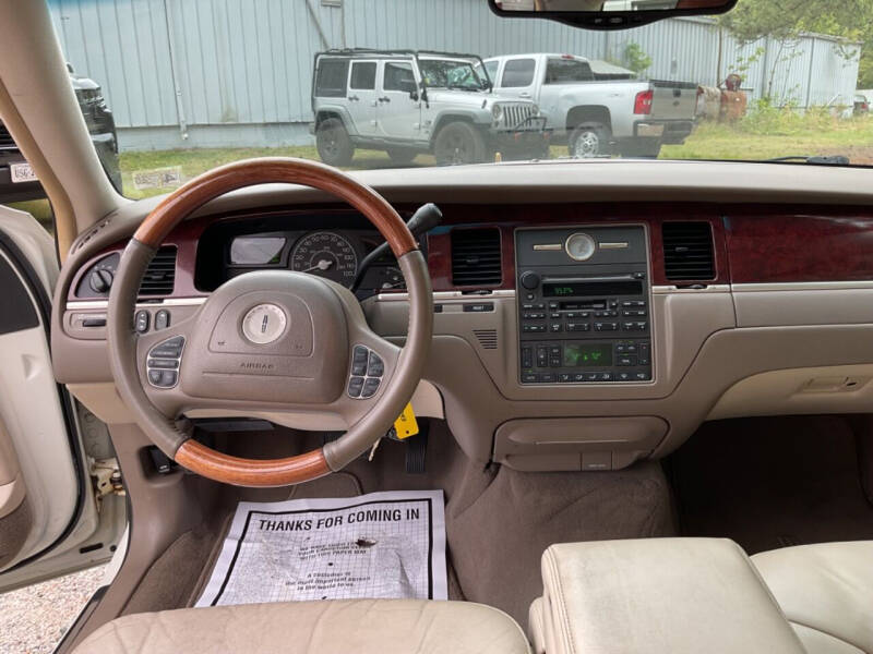 2004 Lincoln Town Car Ultimate photo 18