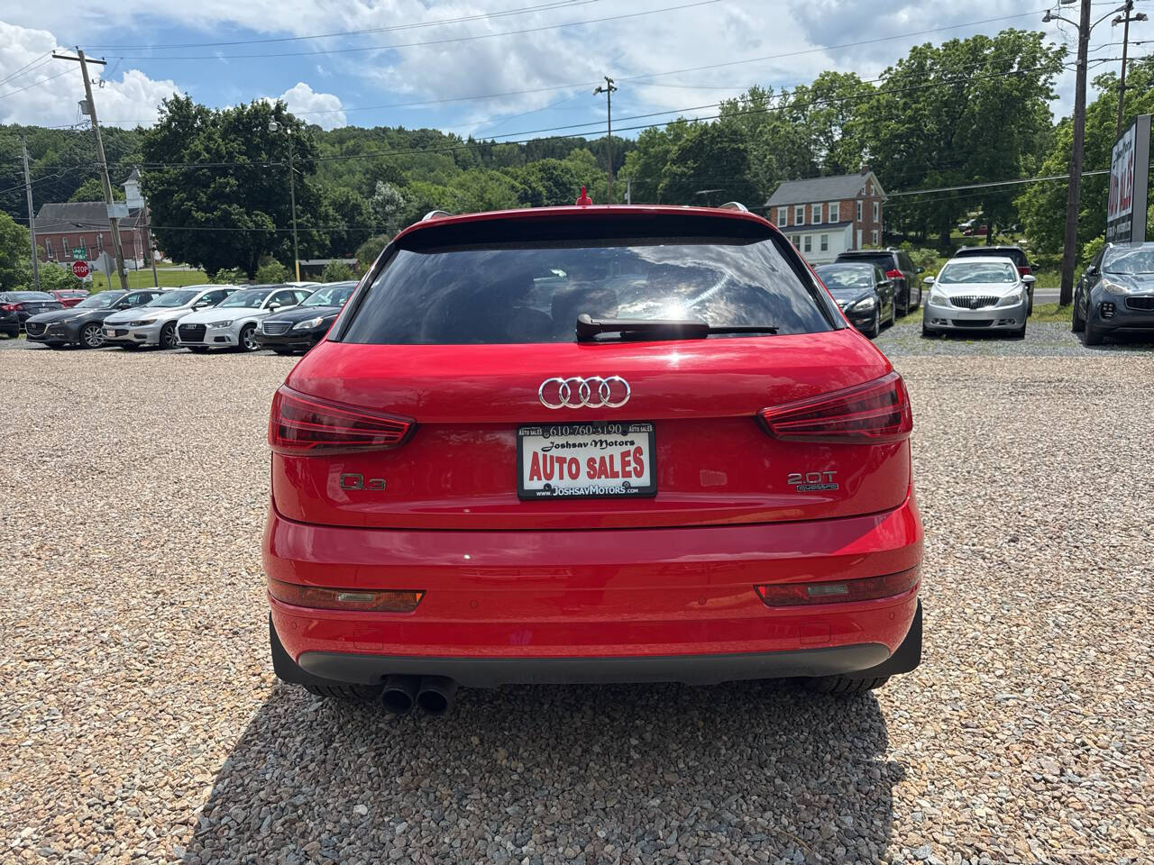 Red 2018 Audi Q3 2.0T quattro Premium AWD 2.0T quattro Premium 4dr SUV 32