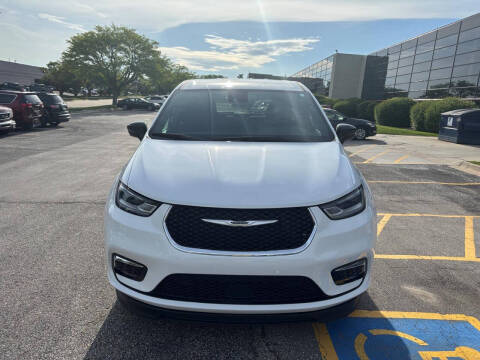 2025 Chrysler Pacifica Select