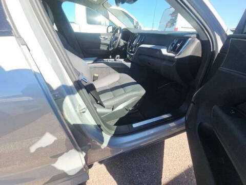 2025 Volvo XC60 B5 Plus Dark Theme