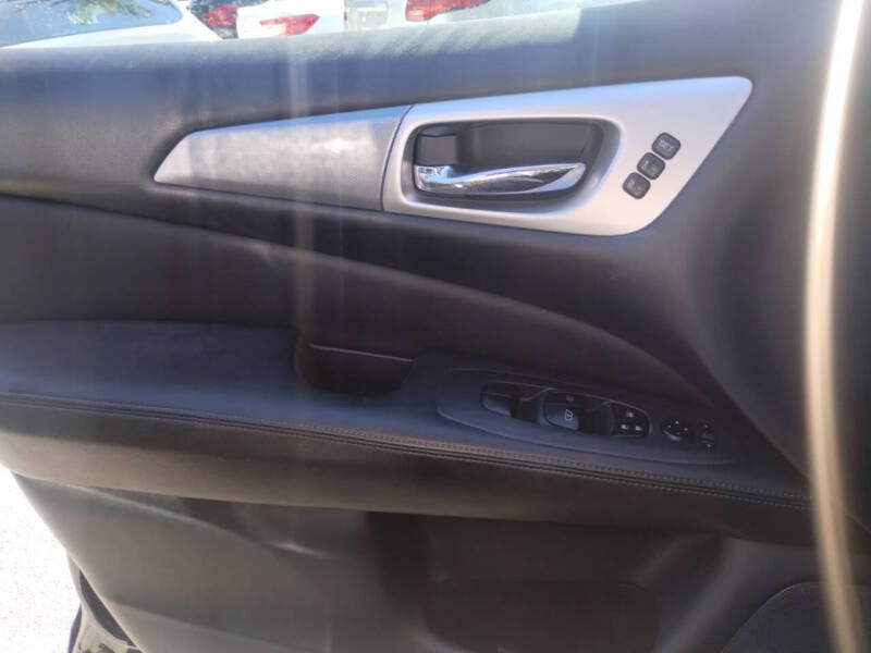 2018 Nissan Pathfinder SL