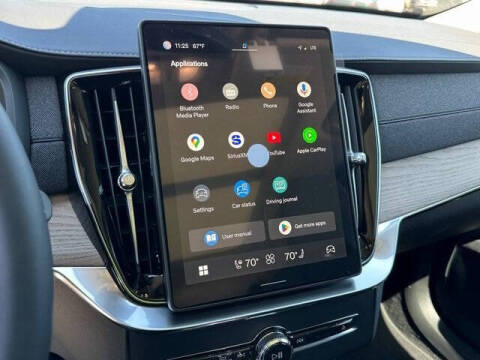 2025 Volvo XC90 B6 Core Bright Theme