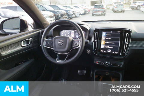 2022 Volvo XC40 T5 R-Design