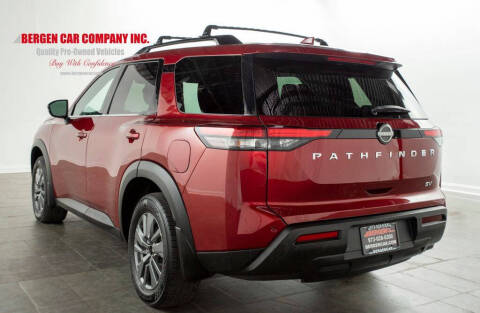 2023 Nissan Pathfinder SV