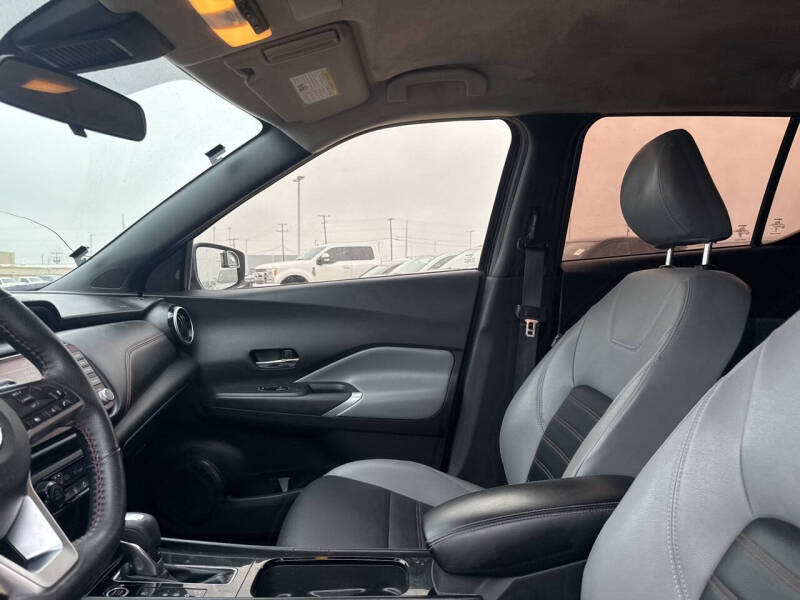 2023 Nissan Kicks SR