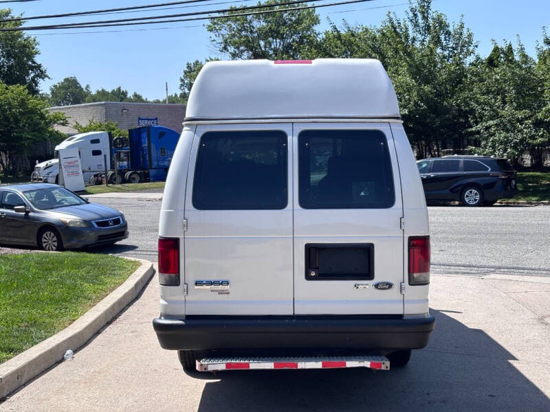 2011 Ford E-Series E-350 SD