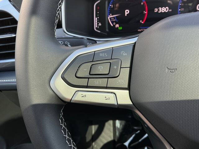 2025 Volkswagen Taos SEL 4Motion