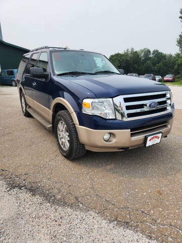 2011 Ford Expedition for sale at WESTSIDE GARAGE LLC in Keokuk IA