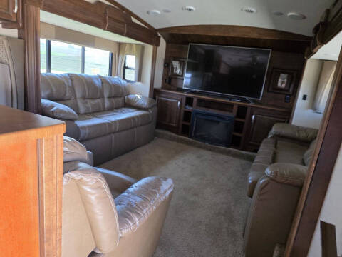 2017 Forest River Cardinal Luxury