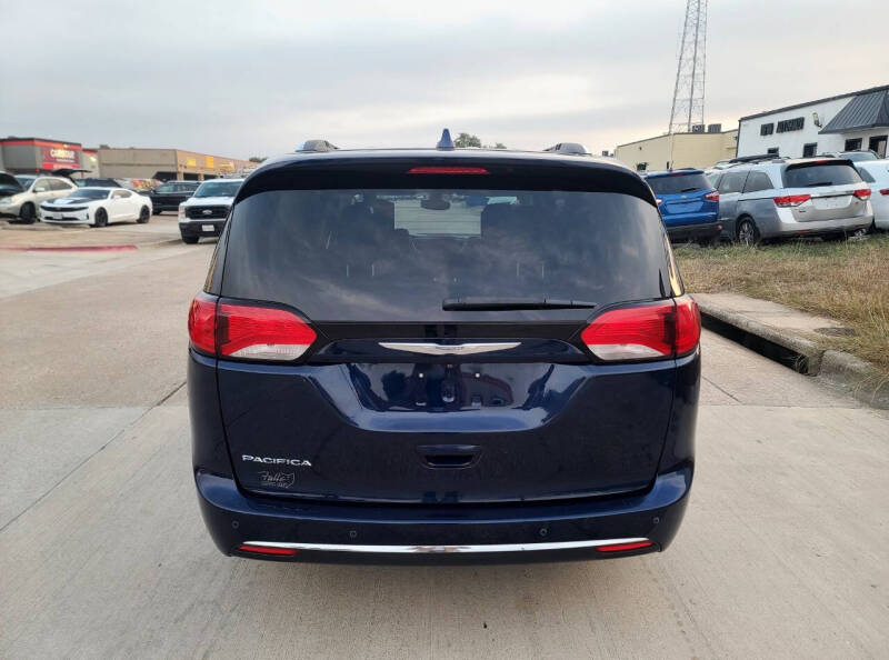 2017 Chrysler Pacifica Touring-L Plus