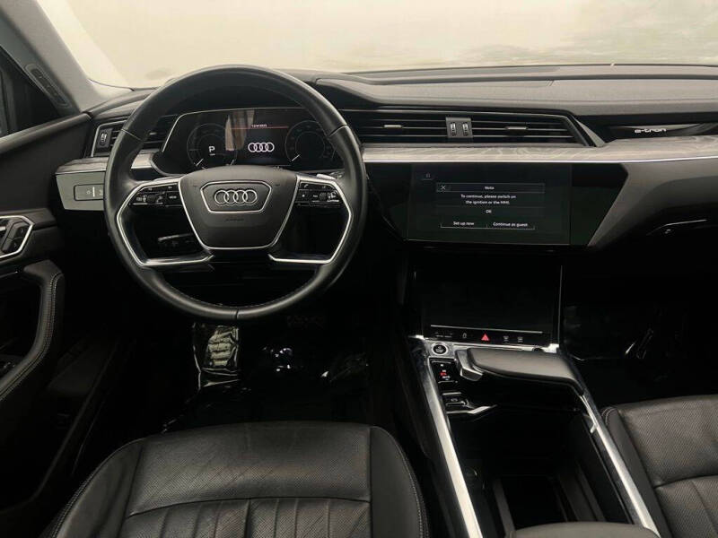 2022 Audi e-tron quattro Premium Plus