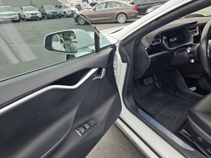 2015 Tesla Model S 70D