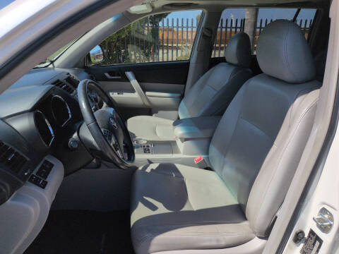 2013 Toyota Highlander SE