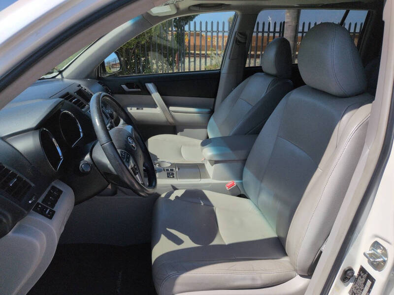 2013 Toyota Highlander SE