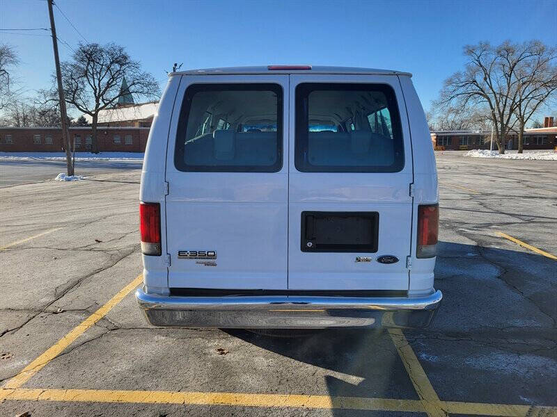 2011 Ford E-Series E-350 SD XL