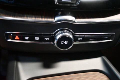 2022 Volvo XC60 B5 Momentum