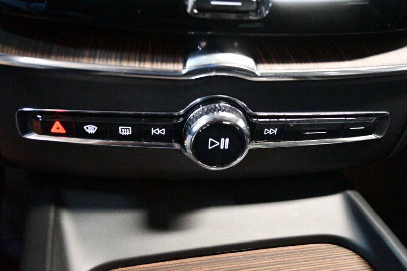 2022 Volvo XC60 B5 Momentum