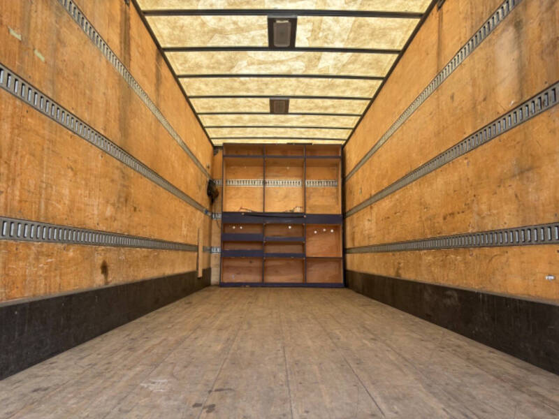 2017 Isuzu NRR 24FT Box Van