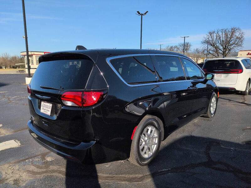 2026 Chrysler Voyager LX