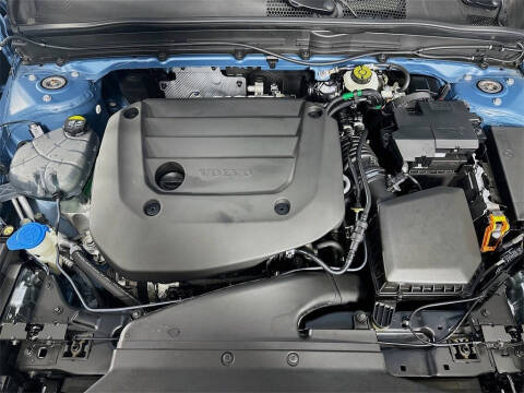 2023 Volvo XC40 B4 Plus Bright Theme