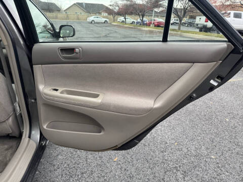 2004 Toyota Camry LE