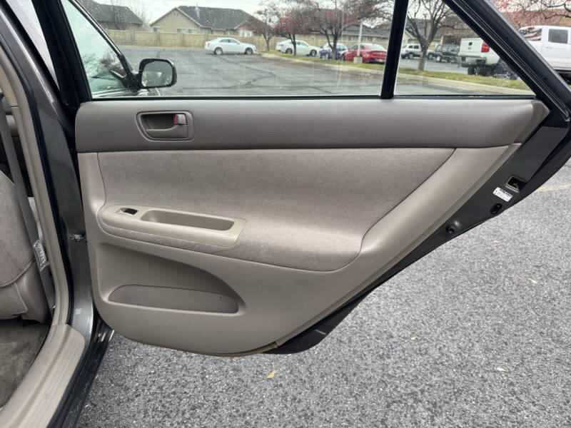 2004 Toyota Camry LE