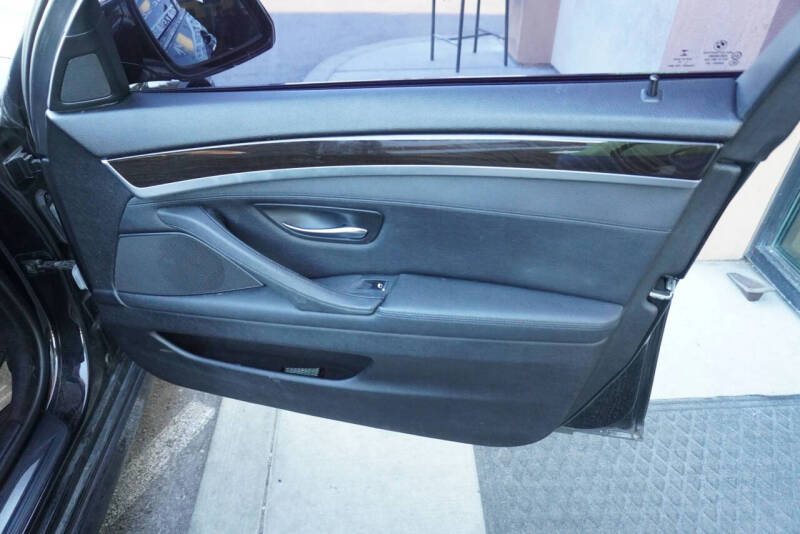 2015 BMW 5 Series 528i