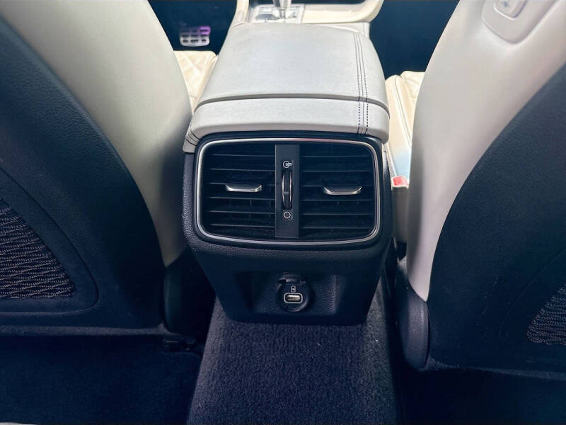 2023 Genesis G70