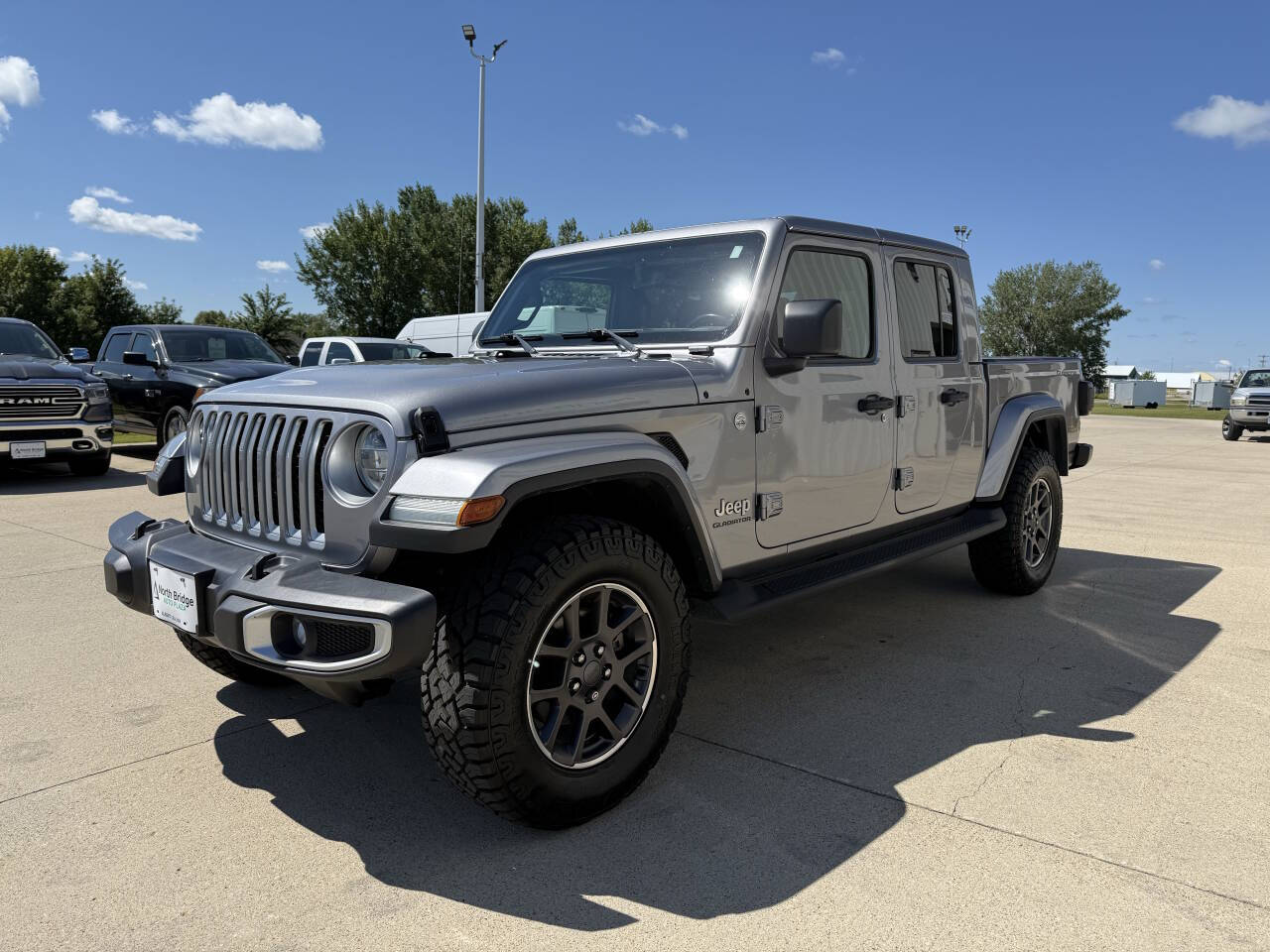 2020 Jeep Gladiator Overland photo 2