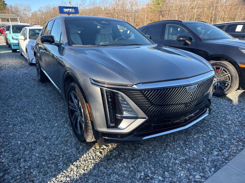 2024 Cadillac LYRIQ Luxury 1