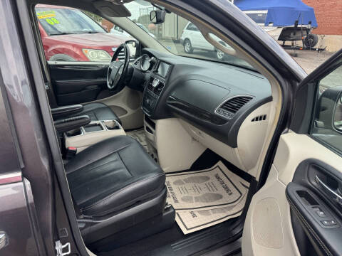 2016 Chrysler Town and Country Touring