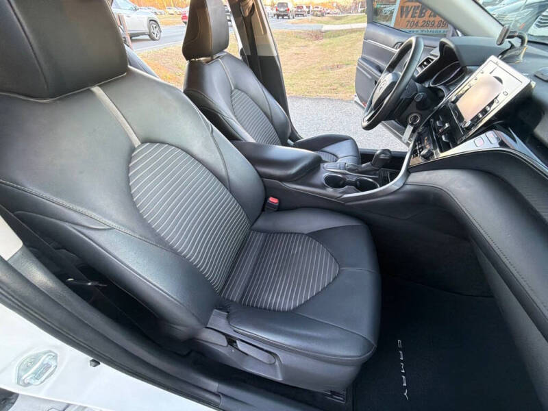 2022 Toyota Camry SE