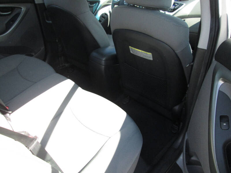 2012 Hyundai Elantra GLS photo 18