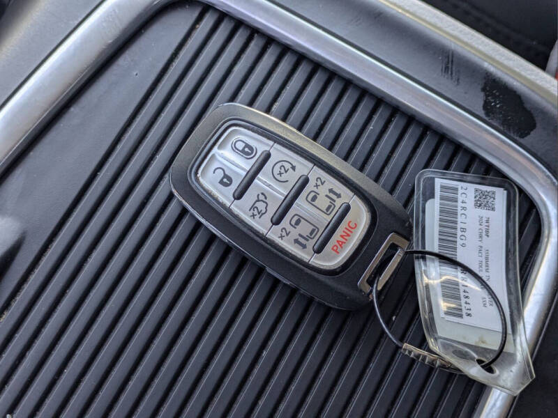 2024 Chrysler Pacifica Touring L