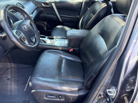 2012 Toyota Highlander SE