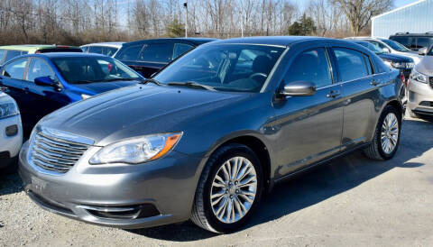 2012 Chrysler 200 for sale at PINNACLE ROAD AUTOMOTIVE LLC in Moraine OH