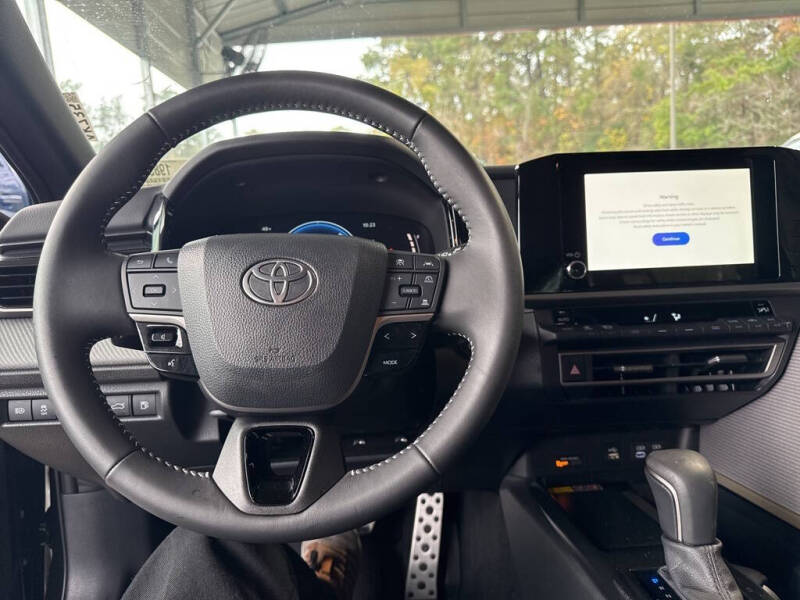 2025 Toyota Camry SE