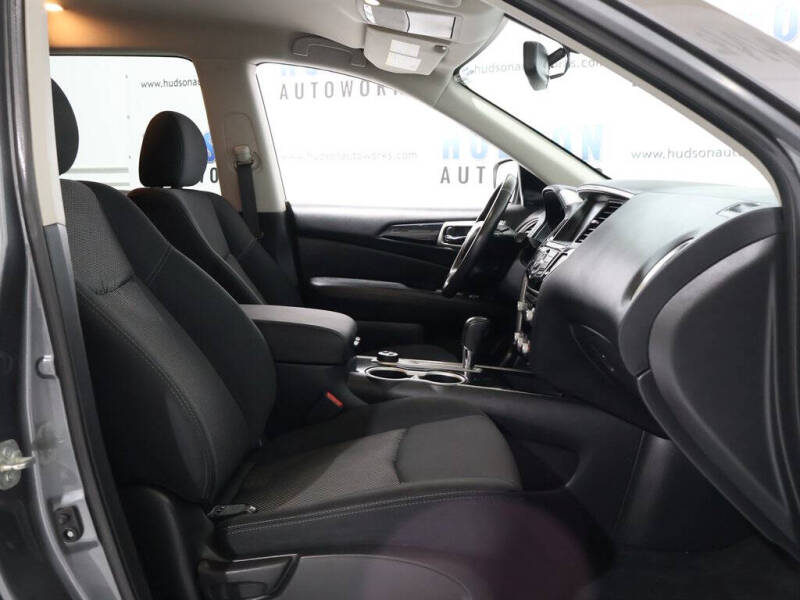 2020 Nissan Pathfinder SV