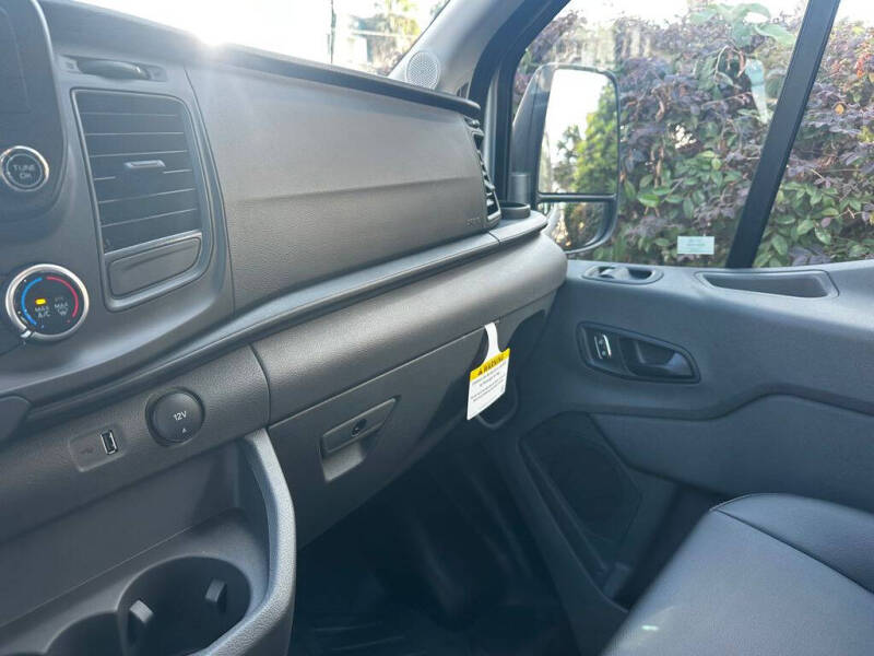 2025 Ford Transit 250