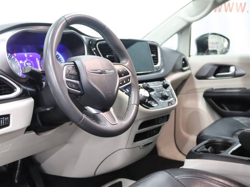 2022 Chrysler Pacifica Touring L