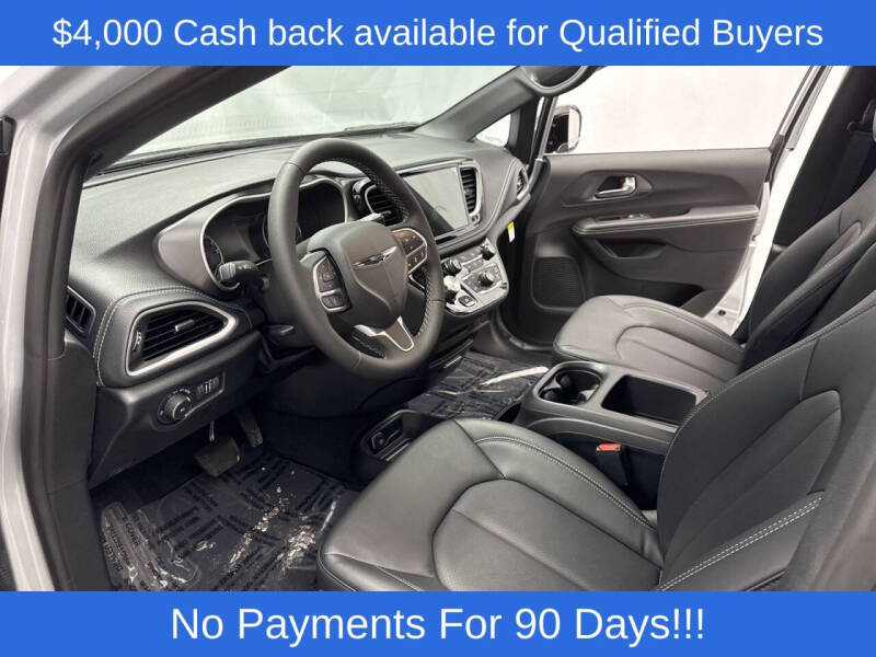 2026 Chrysler Pacifica Select