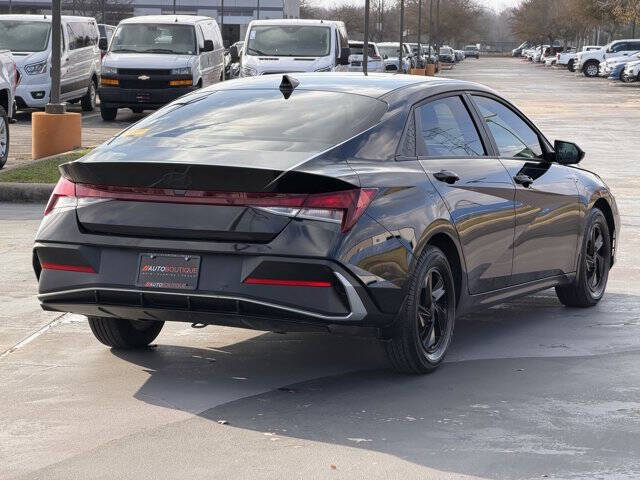 2024 Hyundai Elantra SE