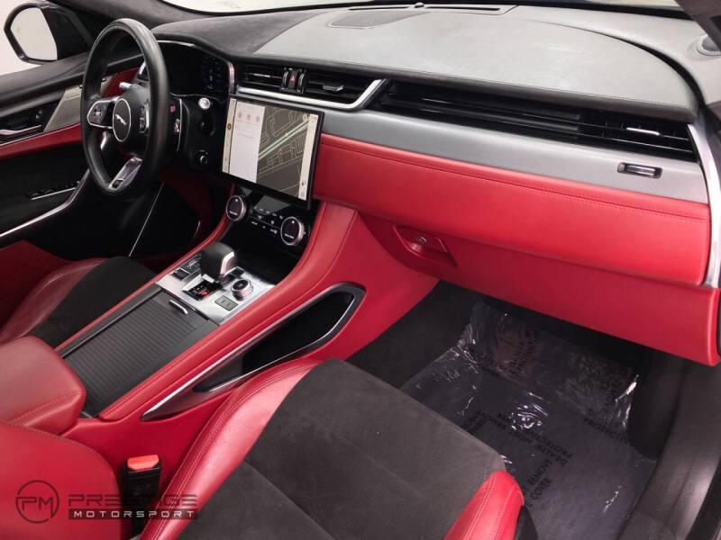 2022 Jaguar F-PACE SVR