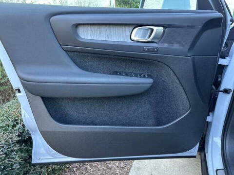 2025 Volvo XC40 B5 Core Bright Theme