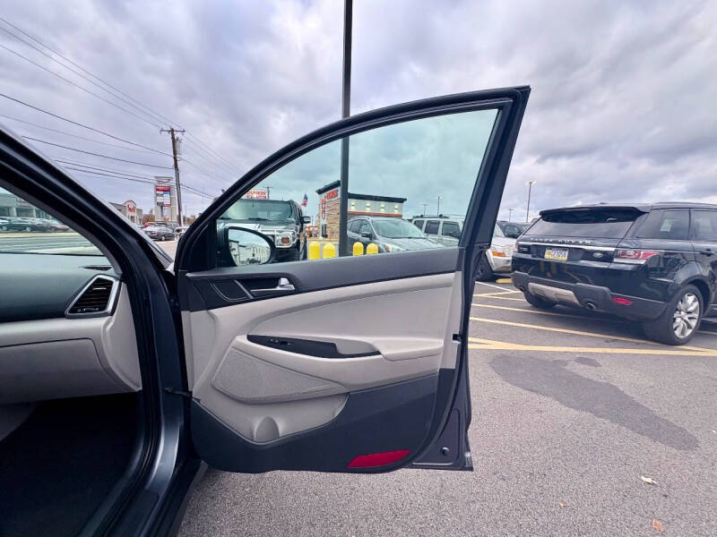 2016 Hyundai Tucson SE