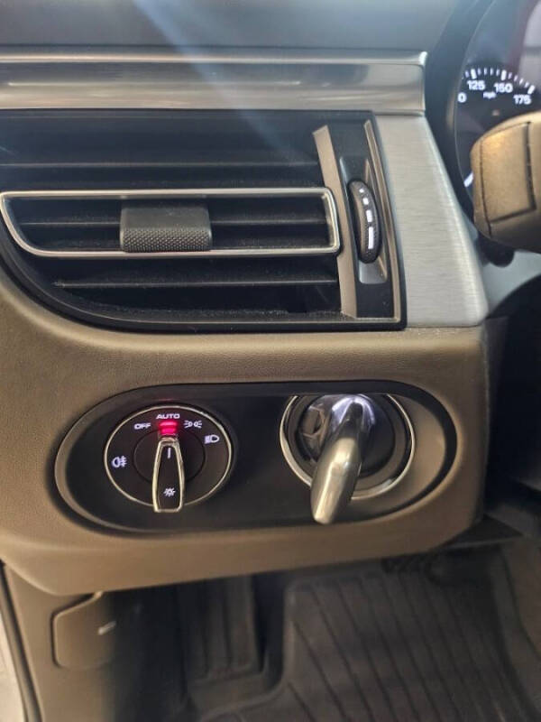 2023 Porsche Macan T