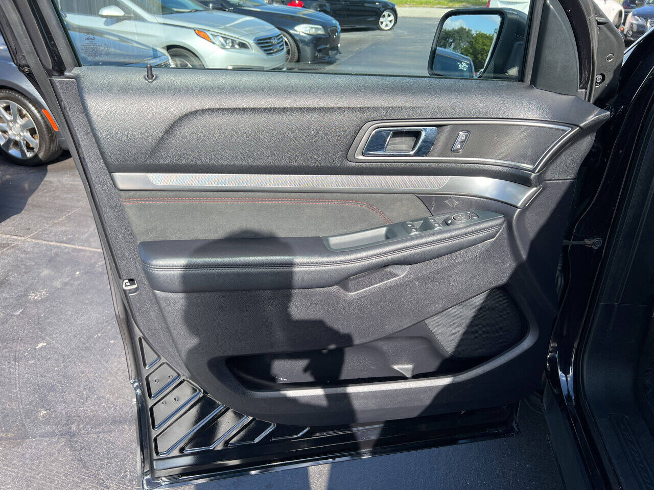 2019 Ford Explorer  - $26,900