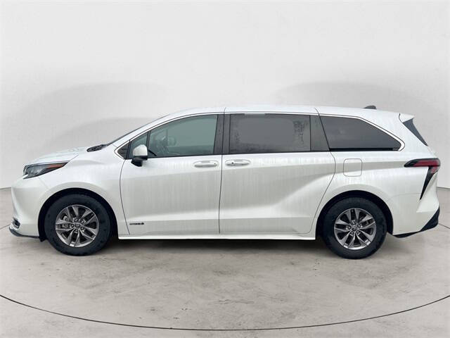 2021 Toyota Sienna XLE 7-Passenger