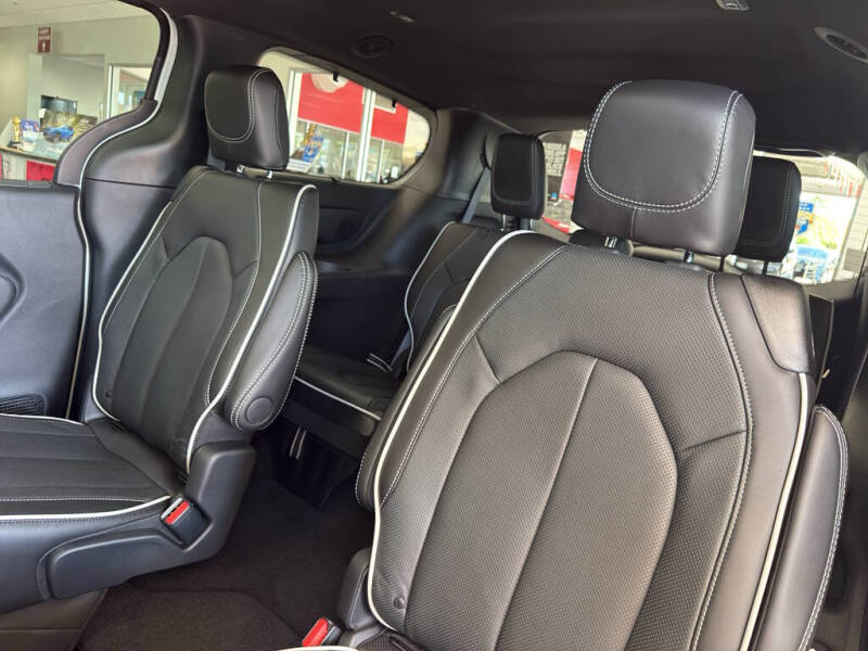 2027 Chrysler Pacifica Limited